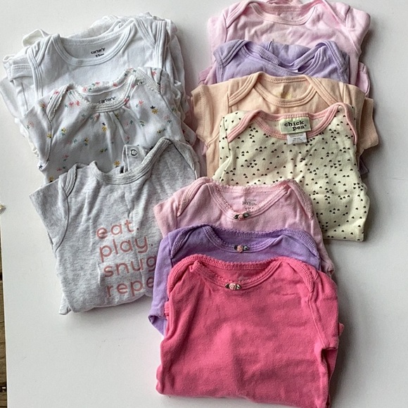 Assorted onesies - Picture 1 of 1